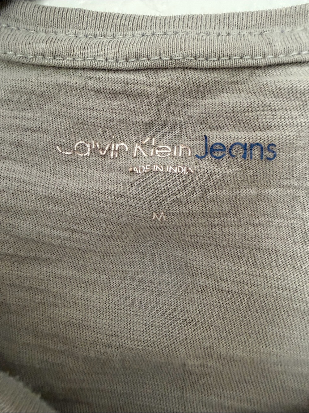 Calvin Klein Jeans Youth Grey V-Neck Graphic Logo T-Shirt Size M - Picture 5 of 11